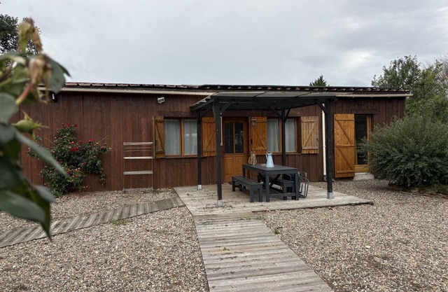 Cottage De Fontariol with Covered Pool in Auvergne