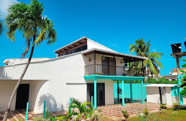 Cottage for family or friends in quiet residential neighborhood. 3 km from downtown.