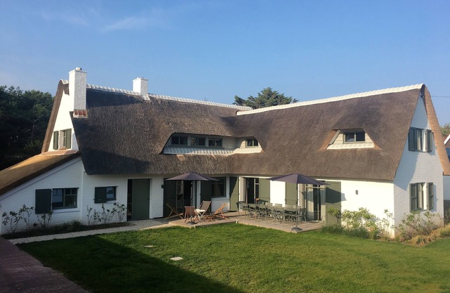 Cottage 2 steps from the beach and south nautical base