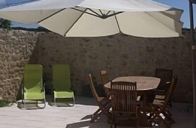 Cottage In Private, Rural Setting, Close To All Amenities