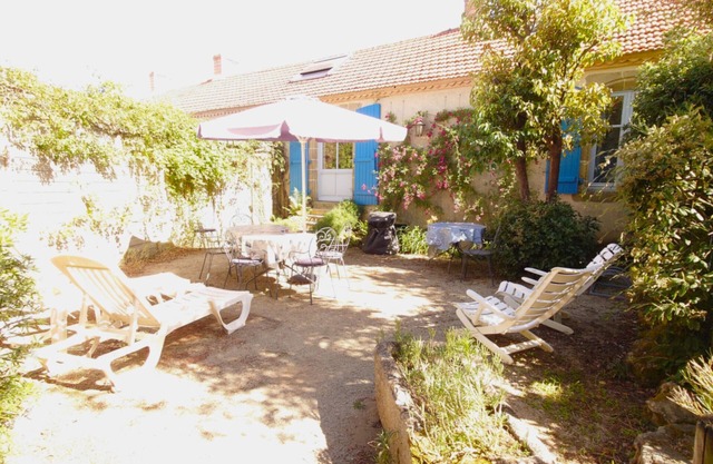 Cottage Gite De François De L'isle Du Fief * with Private Garden and Wi-Fi