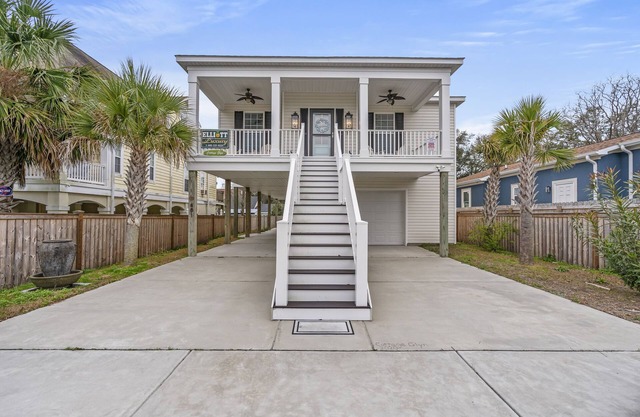 Cottage Glynis - 3 BR Home Steps to the Beach