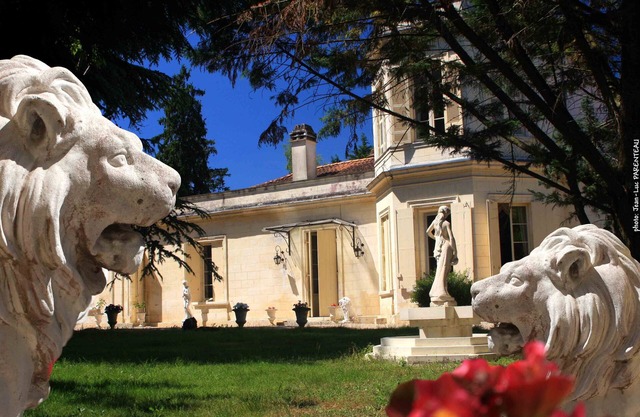 COTTAGE in 13th Century Castle - 5 mins from Bordeaux