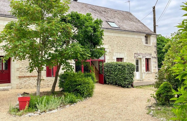 Cottage in Luzillé with private garden and air conditioning