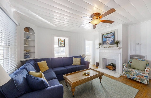 Cottage in the heart of Atlantic Beach with ocean views, two decks, WiFi, & W/D