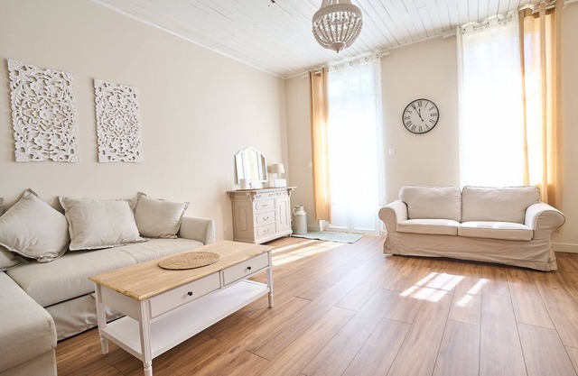 Cottage 'Maison Champêtre Au Bord Du Lac' with Lake View