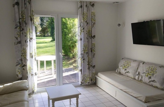Cottage quietly located 500 meters from Golf Saint Laurent (18 holes)