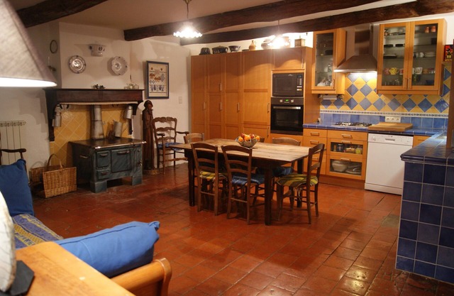 Cottage rental in Entrepierre, in the Haute-Provence Alps, old farm for 10