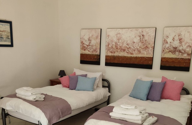 Cottage set in grounds of 25 acres with lake