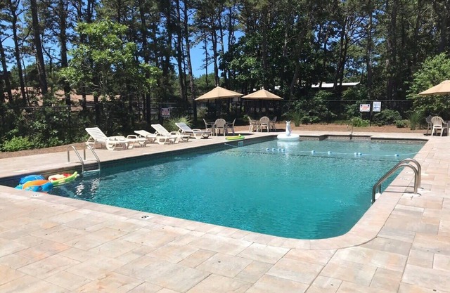 Cottage w/Private Association Pool!