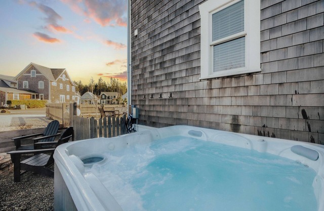 Cottage w/Private Hot Tub, Fenced Yard + Indoor/Outdoor Fireplace + EV Charger