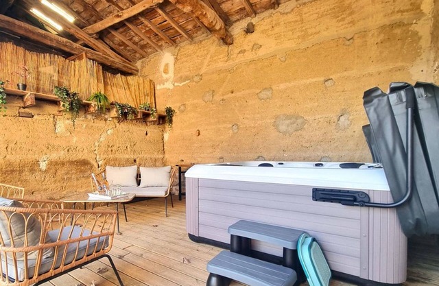 Cottage with SPA and Activities in Saint-Cyr-les-Vignes