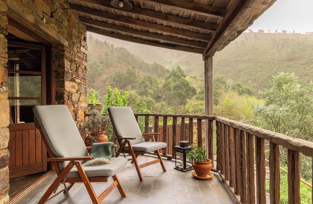 Cottage with a magnificent view over Cerdeira’s Brook valley