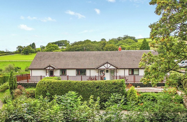 Cottage with one double and one twin.