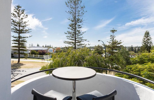 Cottesloe Beach Deluxe Apartment - Executive Escapes