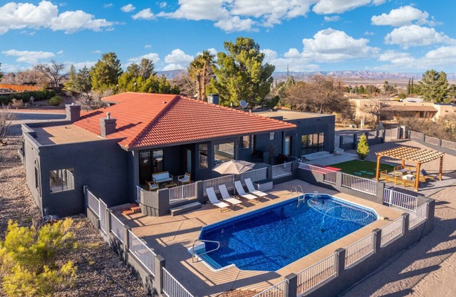 Cottonwood Paradise: Luxe Home w/Pool-Expansive Epic Views!