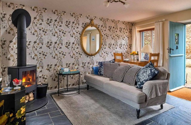 Coulscott Bantam Cottage