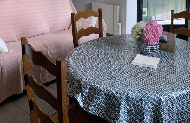 Country house completely renovated in the middle of vineyards and woods