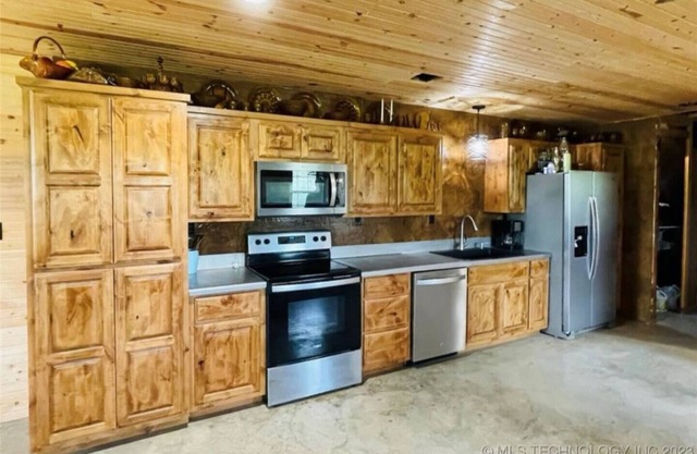 Country Getaway Near Grand Lake with Horse Stalls