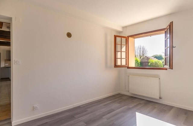 Country house - large garden/terrace. Pets allowed