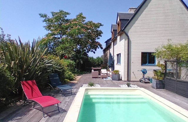Country house close to Vannes historic town center and beaches.