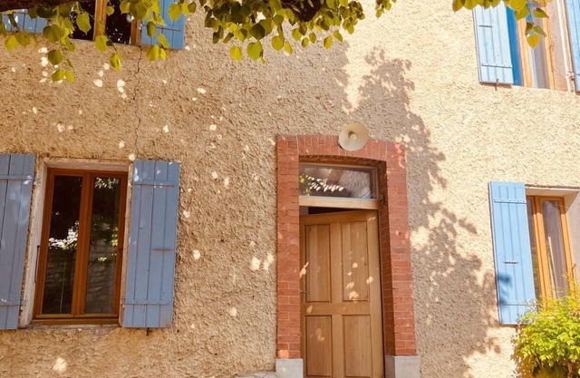 Country house 3 minutes from Vaison la Romaine. Ideal for hikers.
