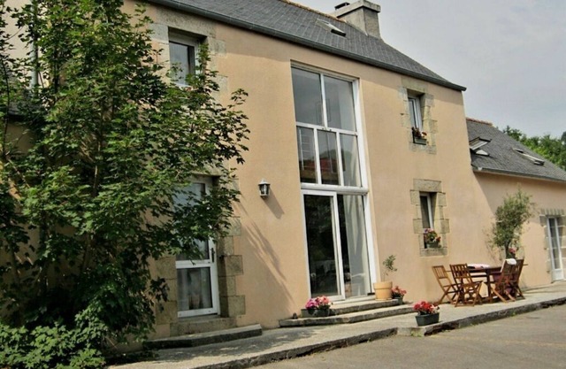 Country house. Green setting. Between the north and south of the department.