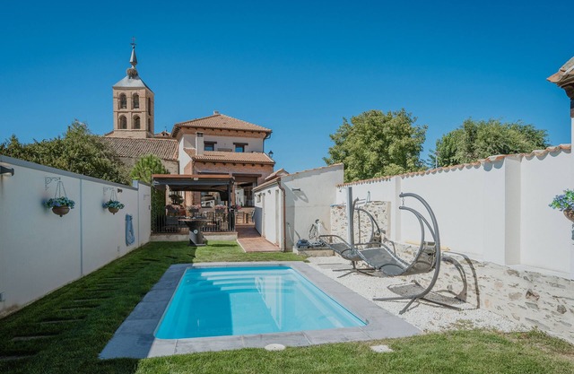 Country House 'La Antigua Taberna' with Private Pool, Wi-Fi, and Air Conditioning