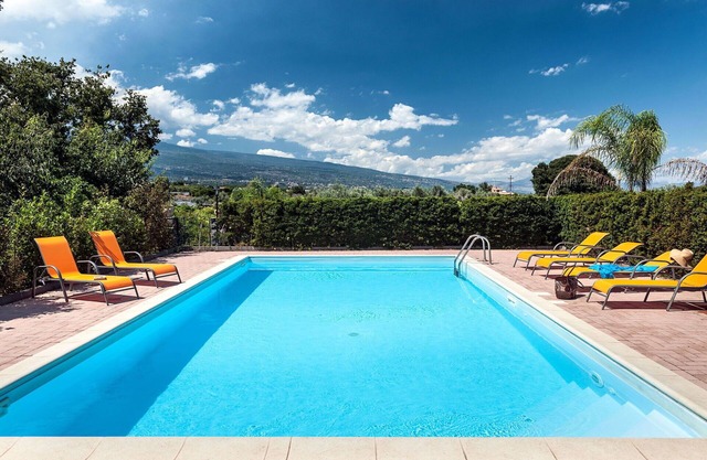 Country-house with pool and Etna and sea views