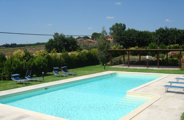 Country house with swimming pool and garden in the green of umbrian countryside