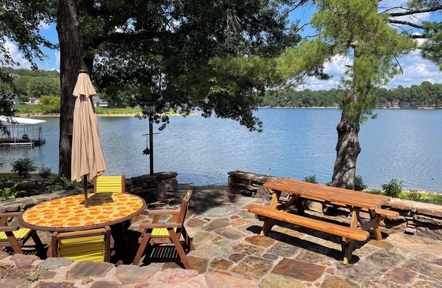 Country Lakefront home just 20 minutes to town! Peaceful & Convenient!