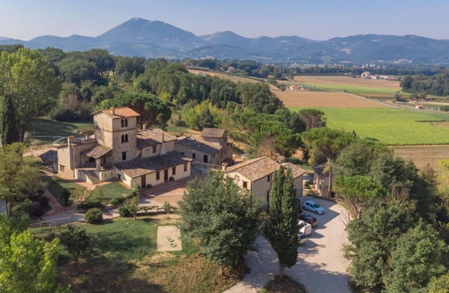 Country Resort in Montone with 1 bedrooms sleeps 3