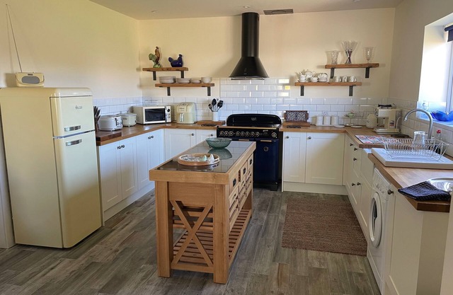 Country Retreat Sleeps 2 with Horses, Ducks & more