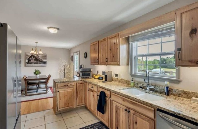 Country Retreat w/Hot Tub on 20 Acres in Dickson