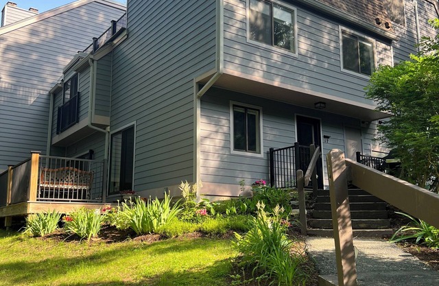 Country-style 3 bedroom, 2.5 bath condo in Quechee, Vermont