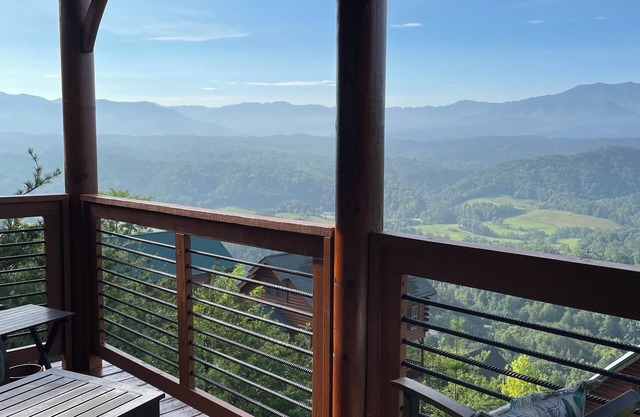 Couples Delight! Unobstructed Views of the Smoky Mountains National Park!