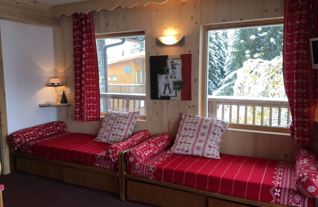 COURCHEVEL 1850 RESIDENCE CHALET STYLE - BEAUTIFUL VIEW ON MASSIF DE LA VANOISE