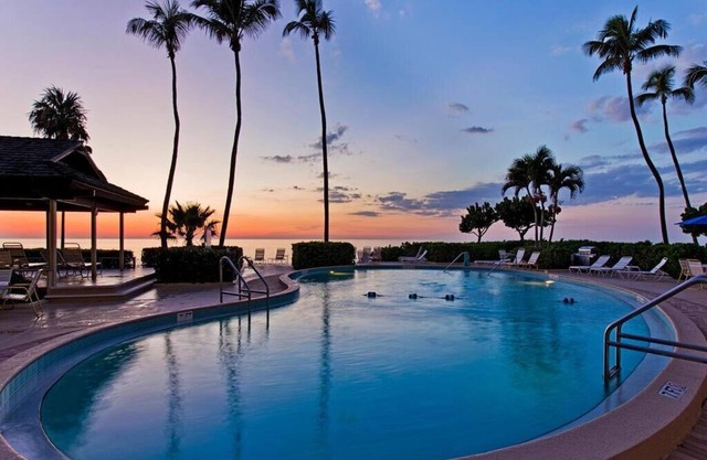 Coveted Naples Continental Club - Directly on the beach