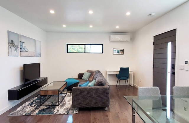 Cozy 1-bedroom apartment in delightful MarVista, West Los Angeles