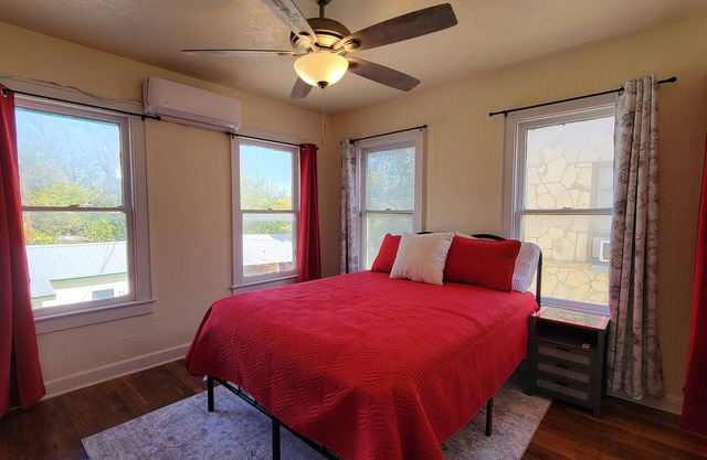 Cozy 1-bedroom apartment 5 minutes to Downtown San Antonio, Riverwalk, Pearl