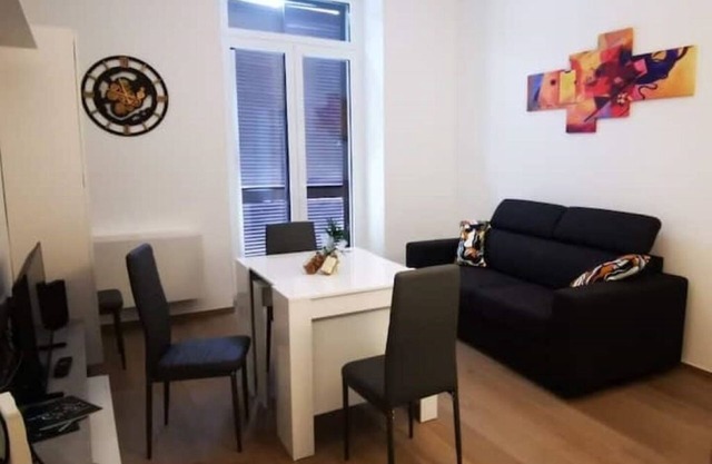 Cozy 1-bedroom apartment in charming Triggiano with WiFi, AC