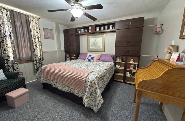 Cozy 1-bedroom apartment with WiFi, AC in charming Greenfield