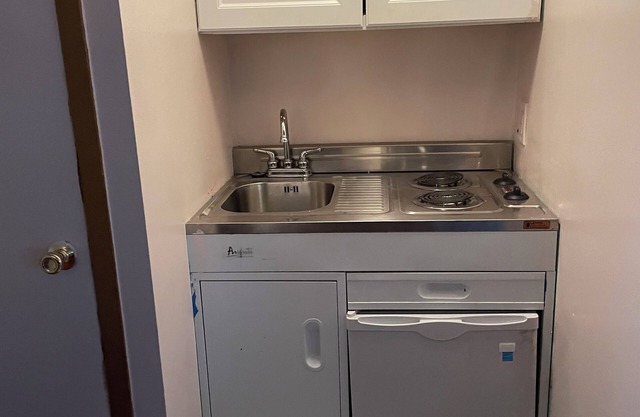 Cozy 1-bedroom apartment in delightful The Bronx with WiFi, AC