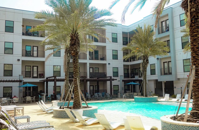 Cozy 1-bedroom apartment with pool and gym in lovely Houston, central location