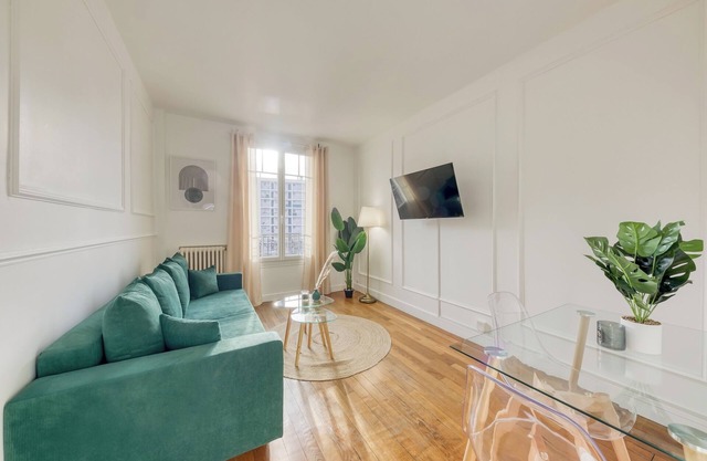 Cozy 1-bedroom apartment in pleasant Vanves with WiFi