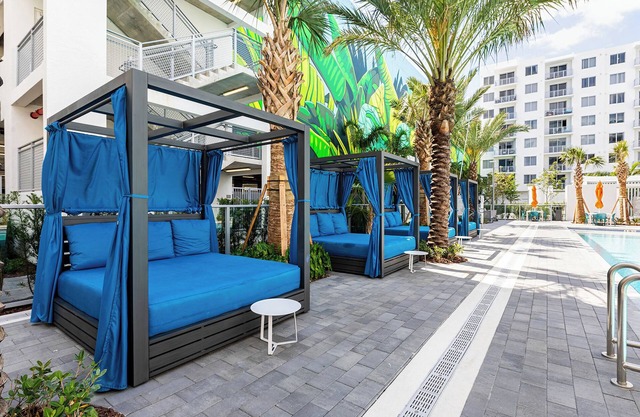 Cozy 1-bedroom condo with WiFi, fitness room in welcoming Dania Beach