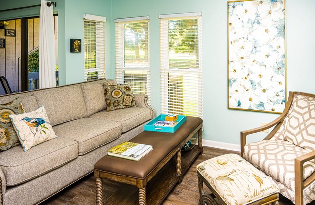 Cozy 1 bedroom condo in walking distance to the Club, the Cradle & the Village!