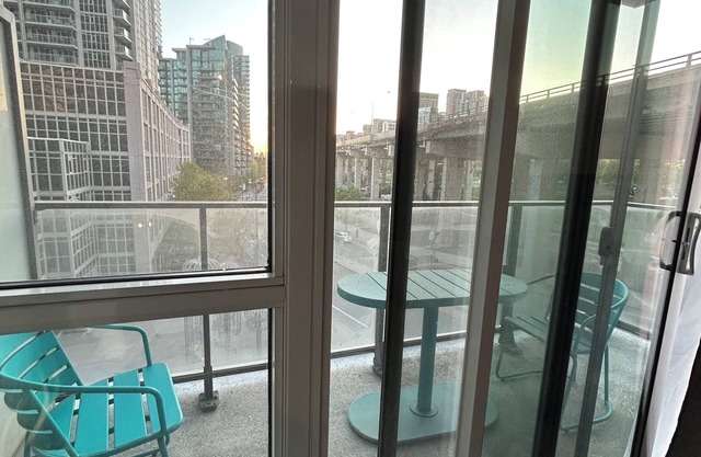 Cozy 1-bedroom condo with AC, fitness room in downtown Toronto