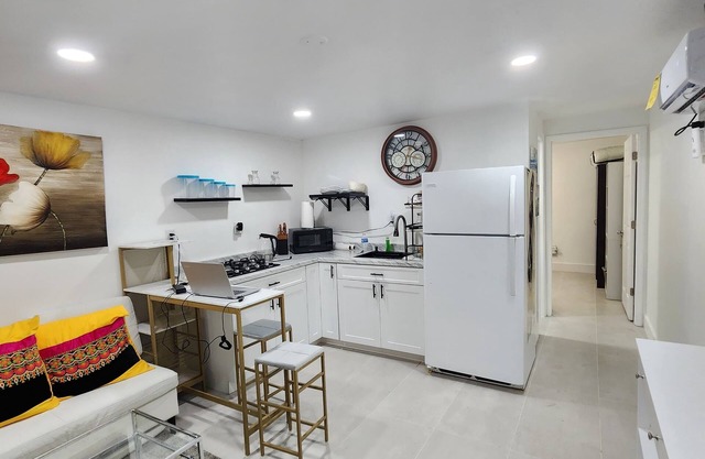 Cozy 1-bedroom mobile home in awesome Tampa with AC