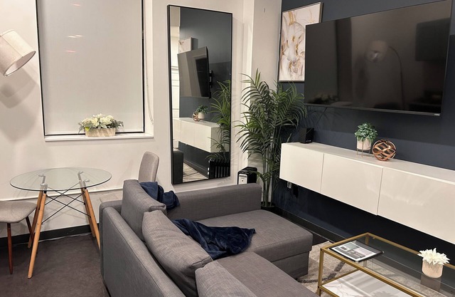 Cozy 1-BR with WiFi Near PNC Park & Cultural District